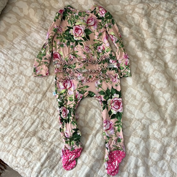 Posh Peanut Ruffle Zip Footie - Picture 2 of 3